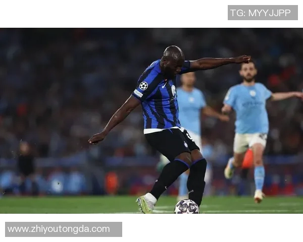 卢卡库的崛起与挑战：从天才少年到世界级前锋的奋斗历程