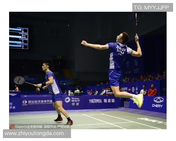 李龙大与傅海峰的巅峰对决：羽毛球赛场上的传奇之战